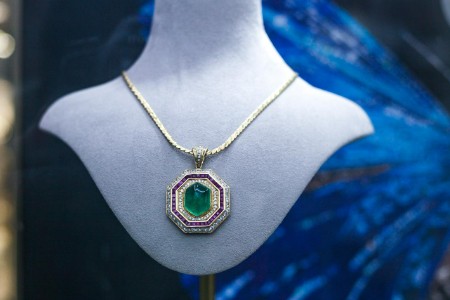 金价跌回“4字头” 七夕迎黄金消费小热潮