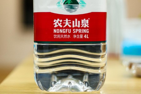 卖不动水的农夫山泉 靠茶饮料撑业绩