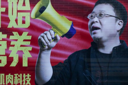 罗永浩重回直播间 主播们为了卖货疯狂加戏