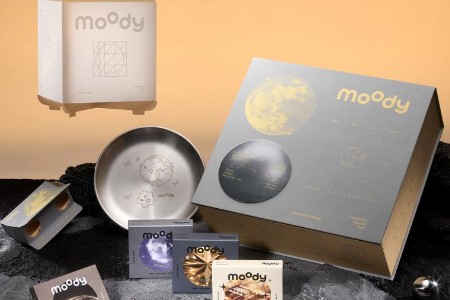 moody推出的首个彩瞳赏月礼盒有何不同？
