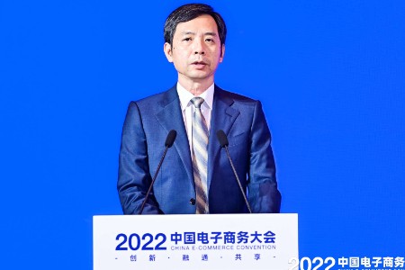 商务部外贸司副司长李硕：上半年中国进出口额增长10.4%