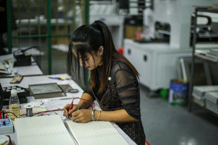 工信部：中国智能制造装备产业规模近3万亿元