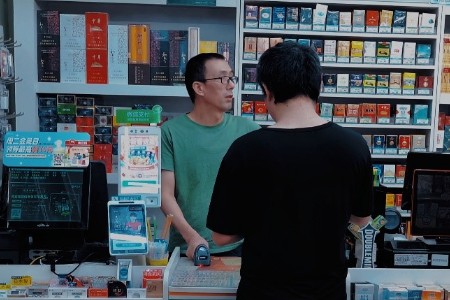 县城夫妻杂货店 驶上外卖“快车道”