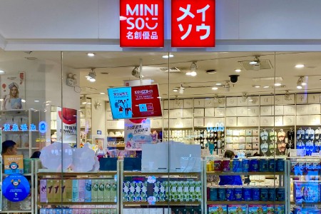 名创优品该被重估了：毛利率再创新高 海外营收大涨48%
