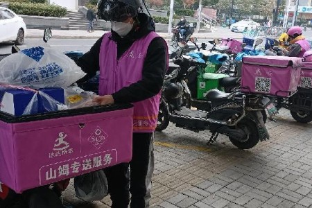 数百名达达快送骑士驰援京沪 助力京东到家配送回归常态