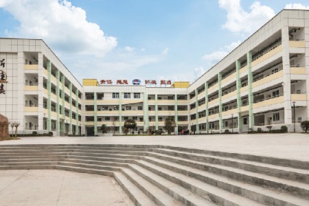 鑫方盛希望小学捐赠仪式在川举行