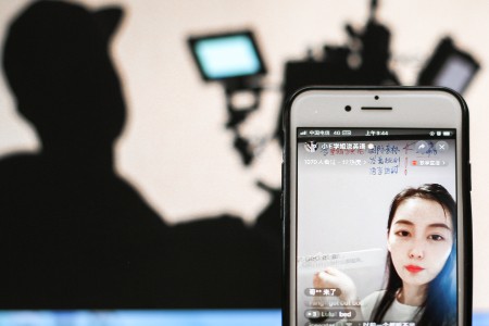 中国网红制造机 盯上欧美失业青年