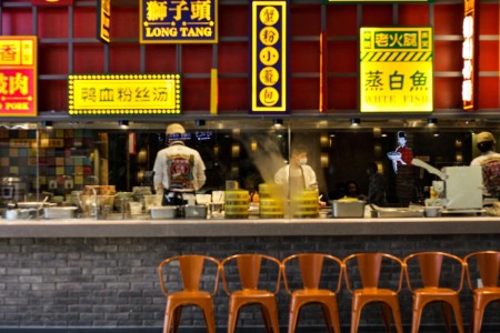 抢人抢铺 2023年将是餐饮业厮杀最狠的一年