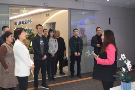 唐山市市委常委李丽一行来访全球跨境电商知识服务中心