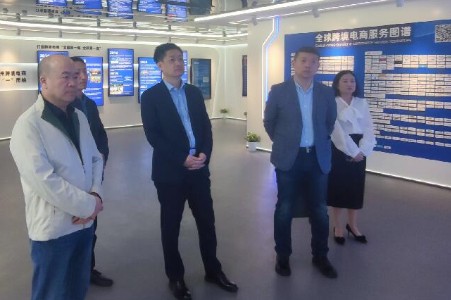 乌鲁木齐经开区考察团来访全球跨境电商知识服务中心