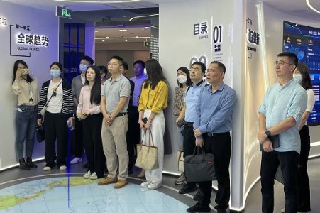 广州市白云区考察团来访全球跨境电商知识服务中心