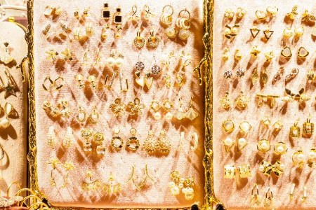 金价飙涨下水贝淘金者：代购月入3万 抖音主播5天超300万