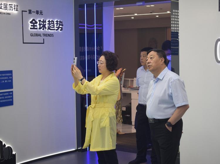 德州市委常委祁小青一行来访全球跨境电商知识服务中心