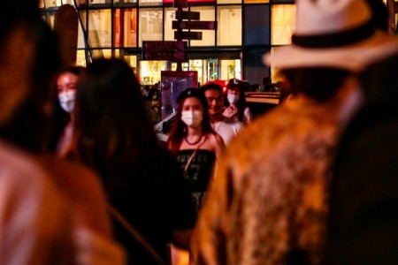 百万人打卡烟火气 直播+摆摊会是一门新生意吗？