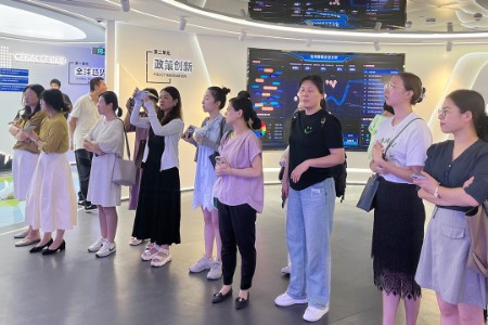 杭州市中职外贸专业90学时培训班来访杭州知识服务中心