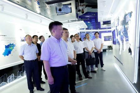 江苏省副省长方伟一行来访杭州全球跨境电商知识服务中心