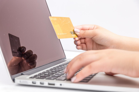 速卖通跨境电商平台与西班牙数字银行合作推出首张信用卡