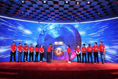 极兔速递于香港联交所主板上市 迈向全球物流领军企业