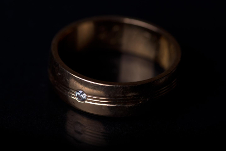 半年收入14亿 毛利率超周大福 年轻人将捧出一个IPO