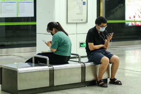 年轻人疯抢平替 但工厂真的赚钱吗？