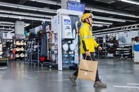 外卖买运动用品高速增长 迪卡侬全国门店入驻美团闪购
