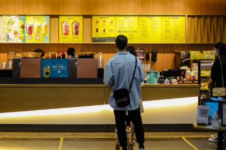 一天卖出2万元 返乡打工人养肥县城奶茶店