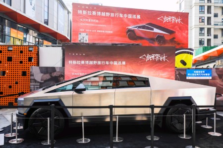特斯拉赛博越野旅行车亮相淘宝逛逛 化身“硬核购物车”