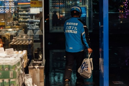 看球咖啡、汉堡等夜宵销量翻倍 饿了么官宣为蓝色球衣队伍的胜利新增惊喜免单