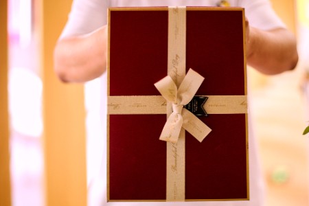 性价比成七夕礼赠关键：唯品会高性价比奢品关注升温