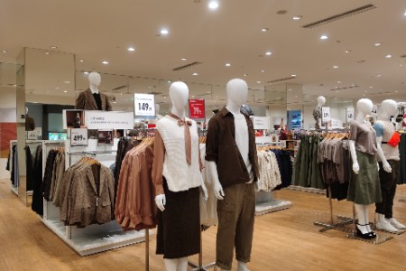 服饰换季需求旺盛：今秋首场较强冷空气突袭北方 秋装消费将迎强劲增长