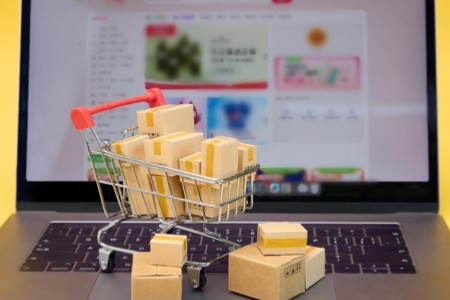 GMV上涨10% 李佳琦的618战火 从“所有女生”烧向了“所有爸妈”