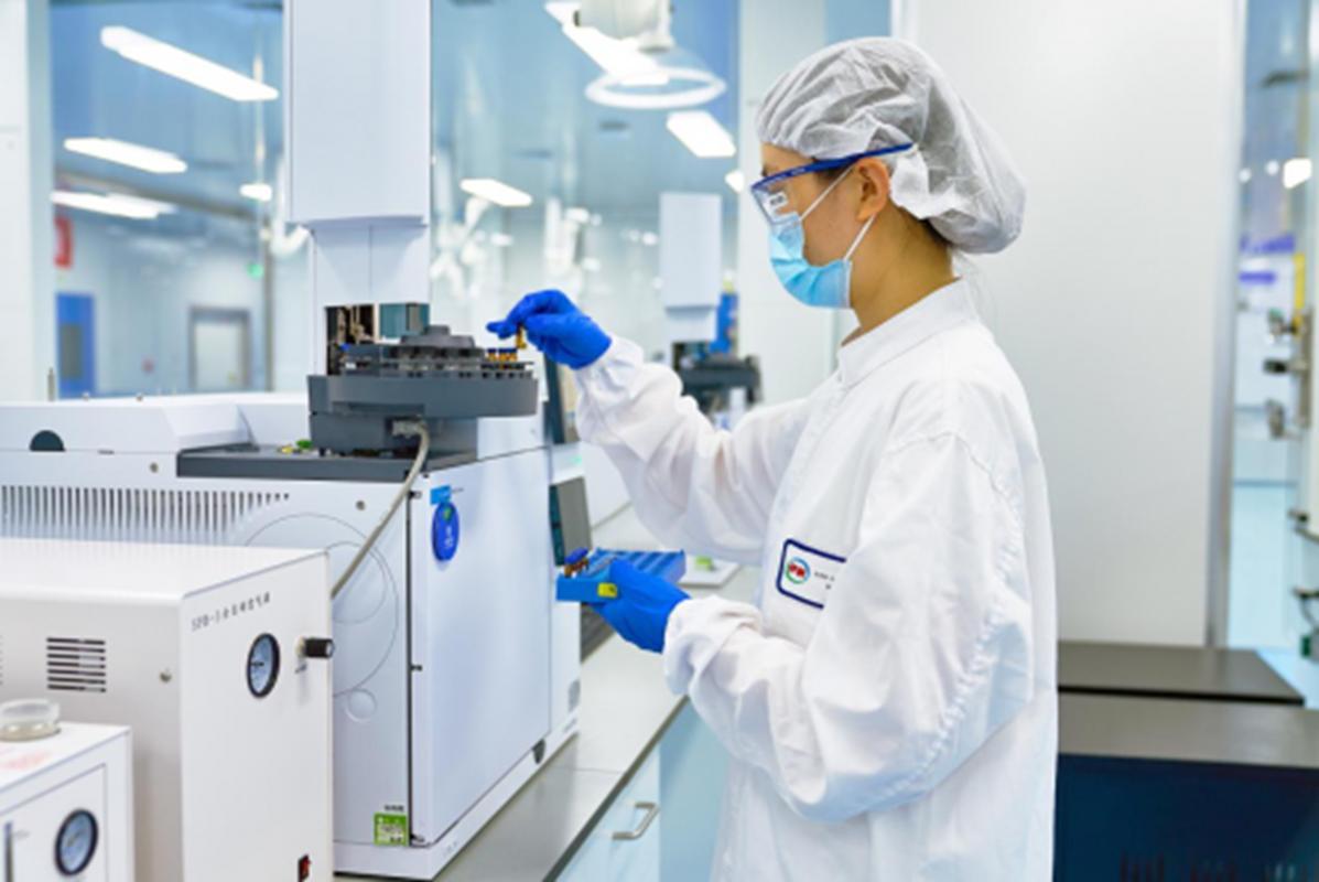 放心奶源、风险前置，金领冠源头全维检测体系打造放心奶粉