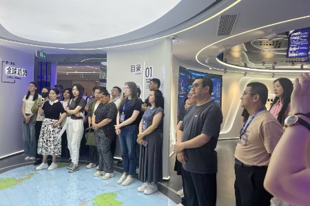 新疆机关党建促进新疆自贸试验区培训班来访知识服务中心