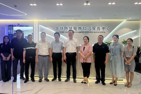 柳州市商务局党组书记、局长杨志刚一行来访知识服务中心