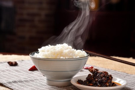 三股势力 抢食5万亿餐饮市场