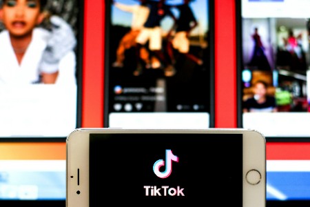 特朗普签署行政令再次延长TikTok禁令执行期至12月16日