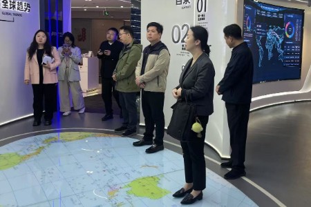 天津市武清区领导一行来访全球跨境电商知识服务中心